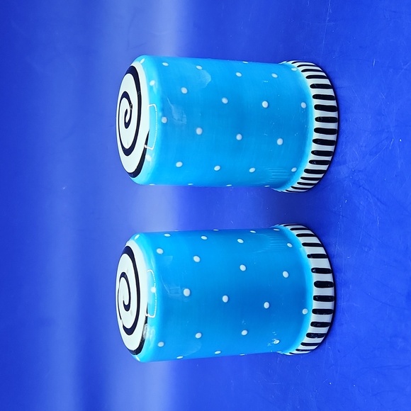 Our Name is Mud Salt and Pepper Shakers - Design by Lorrie Veasey - Picture 2 of 4